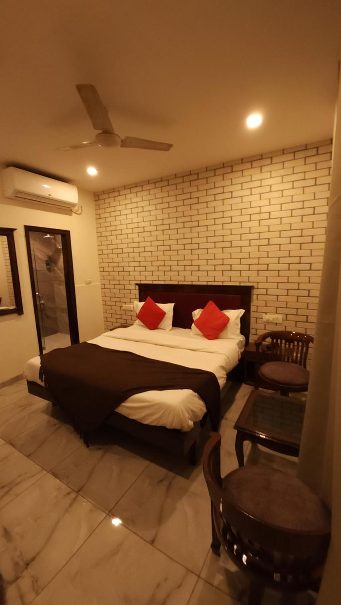 Hotel Multitech Premium Chandīgarh Zewnętrze zdjęcie