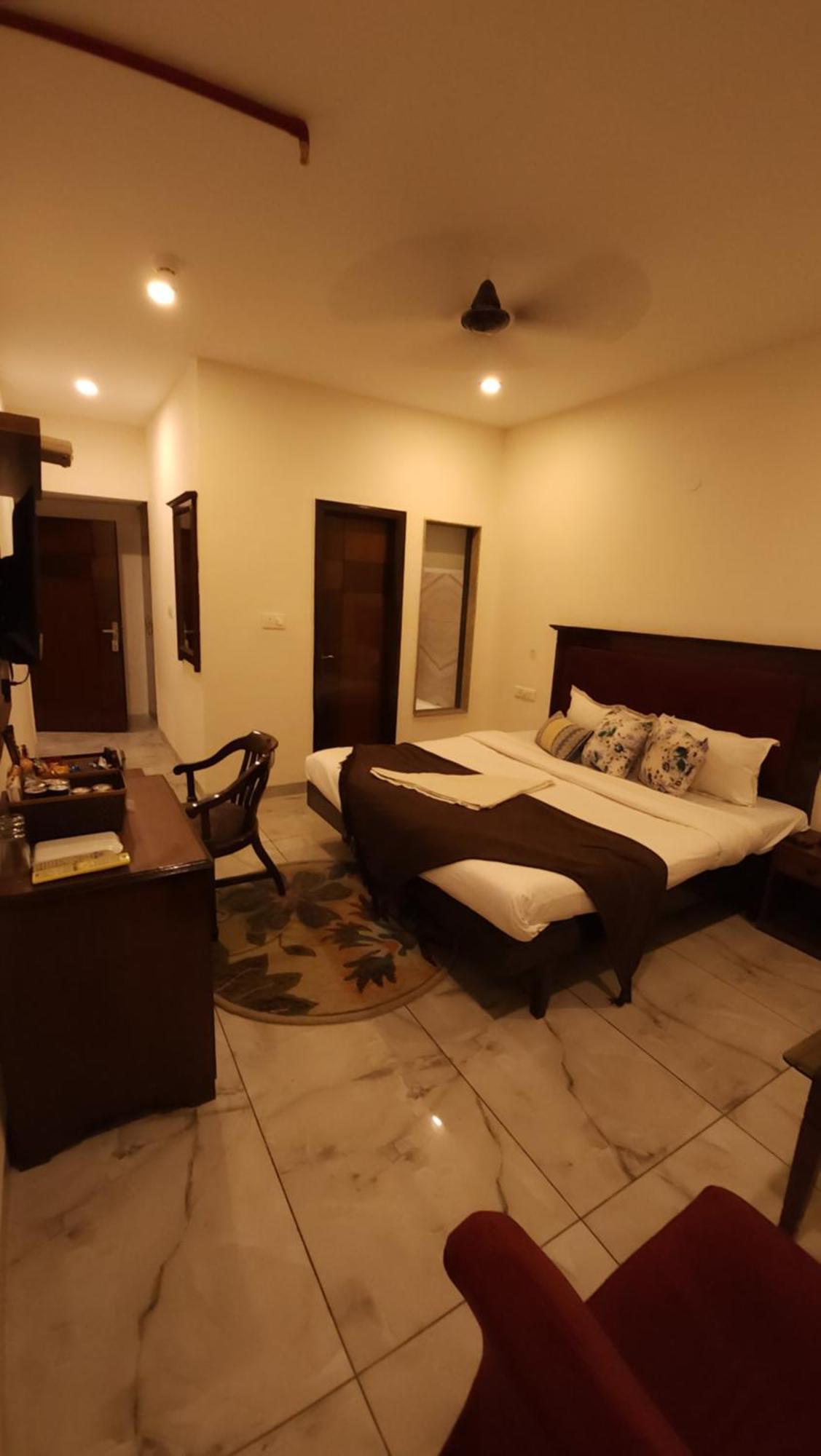 Hotel Multitech Premium Chandīgarh Zewnętrze zdjęcie