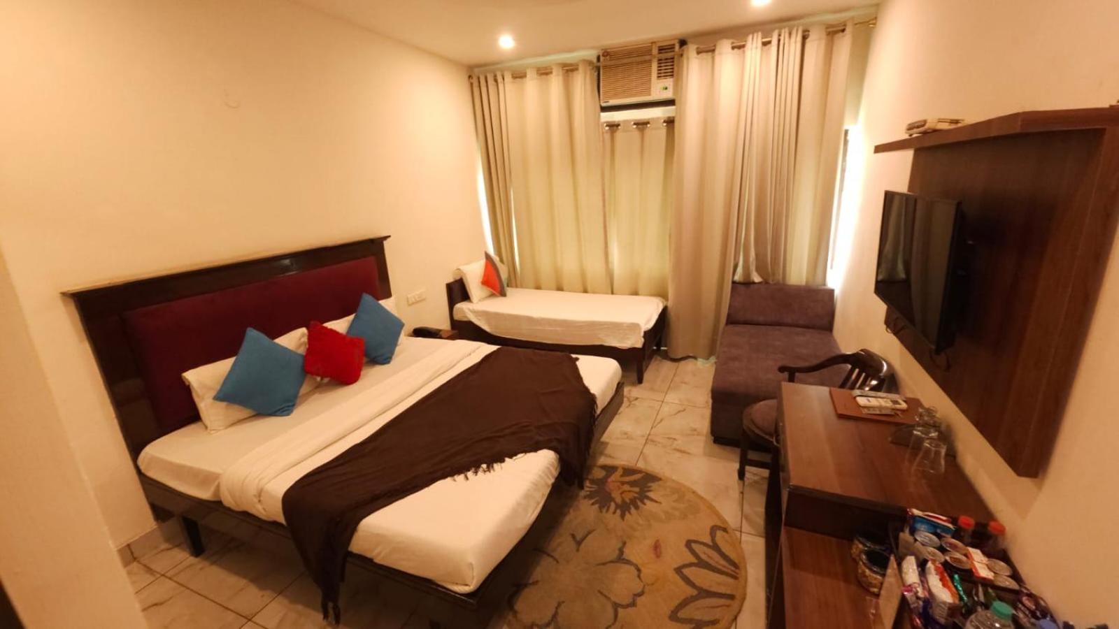 Hotel Multitech Premium Chandīgarh Zewnętrze zdjęcie